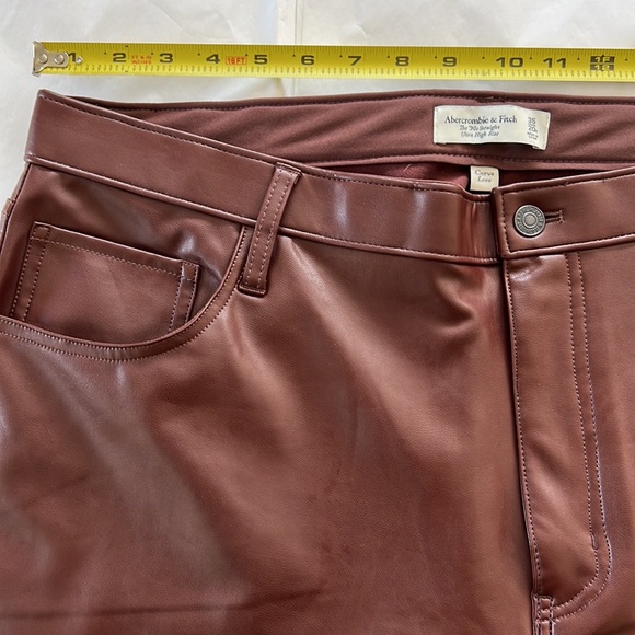 Abercrombie & Fitch Curve Love Vegan Leather 90s Straight Pants - Picture 6 of 10
